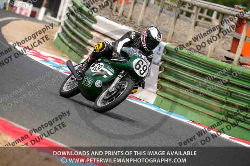 Vintage motorcycle club;eventdigitalimages;mallory park;mallory park trackday photographs;no limits trackdays;peter wileman photography;trackday digital images;trackday photos;vmcc festival 1000 bikes photographs